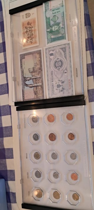 Colección completa monedas y billetes del mundo.
