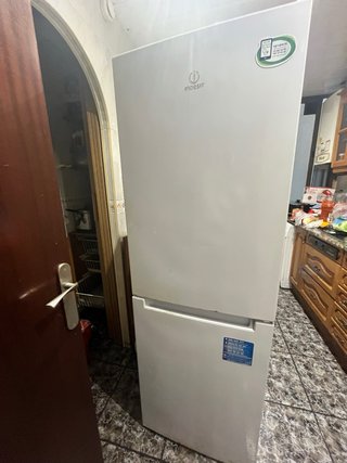 Nevera Indesit ( funciona perfectamente)