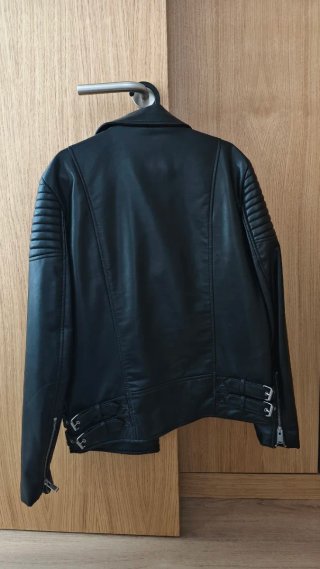Chaqueta efecto piel Zara, nueva