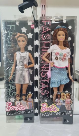 Set 2 Barbie Fashionistas