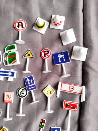 Mini señales de tráfico para maquetas