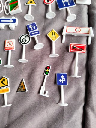 Mini señales de tráfico para maquetas