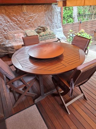 Mesa y 4 siilas de teka exterior