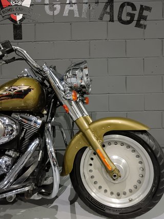 Harley Davidson Fat Boy Dorada