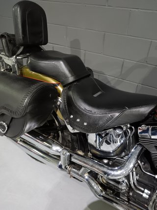 Harley Davidson Fat Boy Dorada