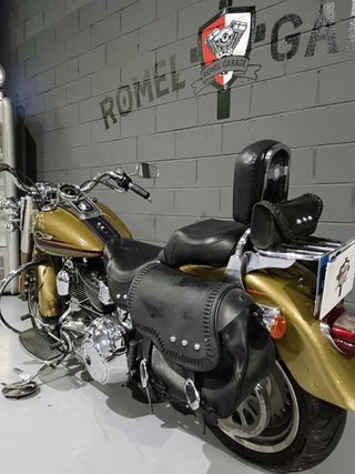 Harley Davidson Fat Boy Dorada