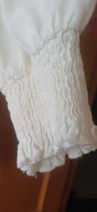 Vestido blanco con volantes y elástico
