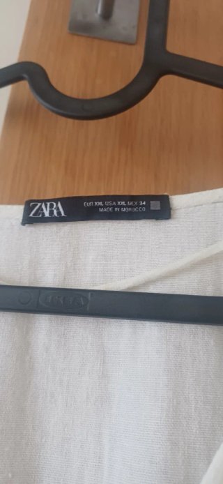 Vestido blanco con volantes y elástico