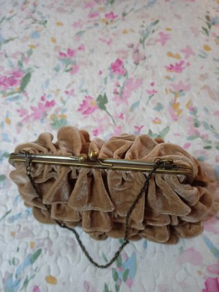 Bolso de ceremonia marrón con cadena