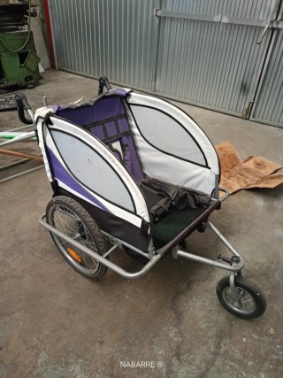 Remolque infantil para bicicleta marca Homcom