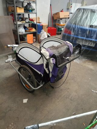 Remolque infantil para bicicleta marca Homcom