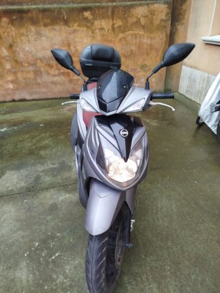 Scooter 125cc Plata y Rojo