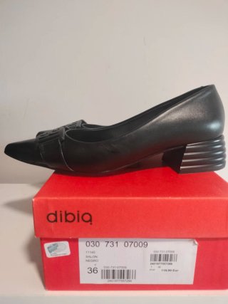 Zapatos de vestir piel negros tacón bajo.