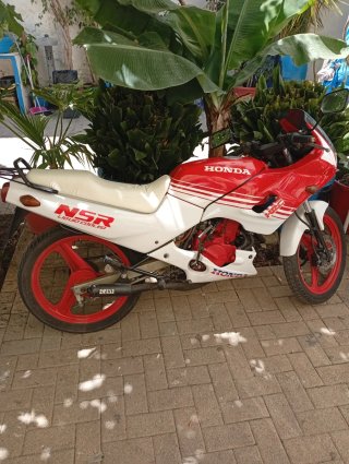 Honda NSR Roja - Moto Deportiva Manual