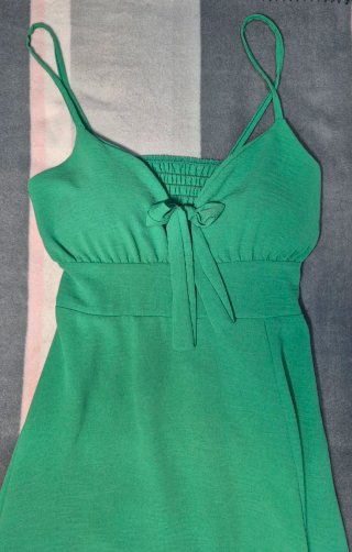 Vestido largo verde esmeralda con abertura