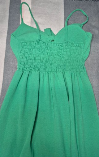 Vestido largo verde esmeralda con abertura