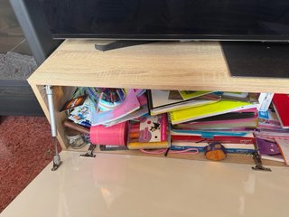 Mueble TV madera y blanco