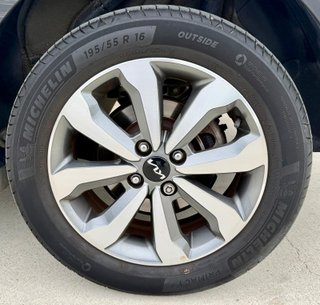 KIA Stonic ETIQUETA ECO 2022