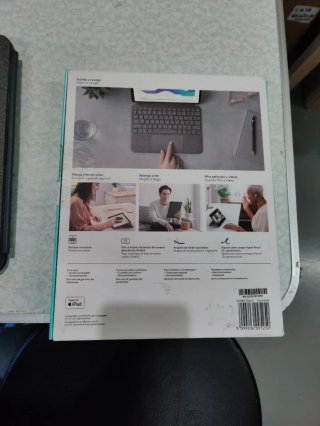 Tastiere Logitech grigio con trackpad