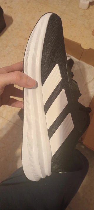 Zapatillas Adidas Negras y Blancas