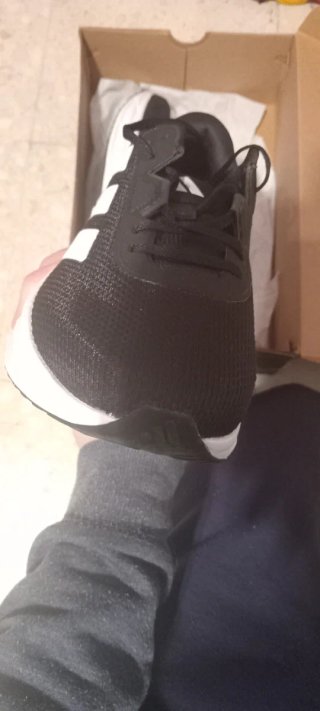 Zapatillas Adidas Negras y Blancas