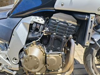 Kawasaki Naked Blanca y Negra