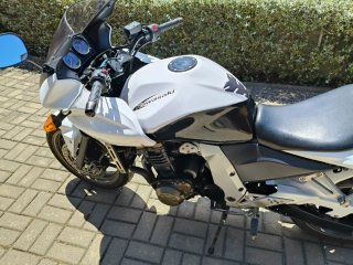 Kawasaki Naked Blanca y Negra