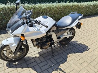 Kawasaki Naked Blanca y Negra