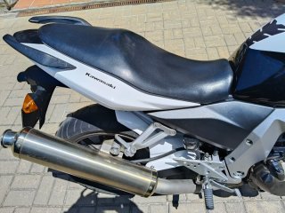Kawasaki Naked Blanca y Negra