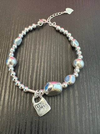 Pulsera modelo  UNO de 50 Plata con Charm Candado