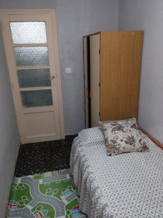 Alquiler , habitación a chica sola, no fumadora.