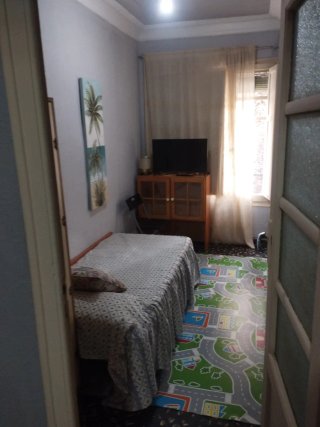 Alquiler , habitación a chica sola, no fumadora.