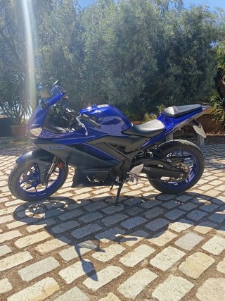 Yamaha R3 2024 Azul