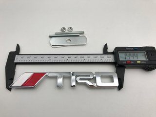 EMBLEMA LOGO PARRILLA DELANTERA TOYOTA TRD CROMADO
