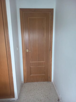 Puerta maciza de paso Medidas  203 cm x 72 cm