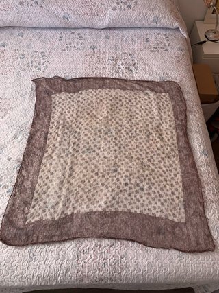 Pañuelo estampado beige y marrón con brillo