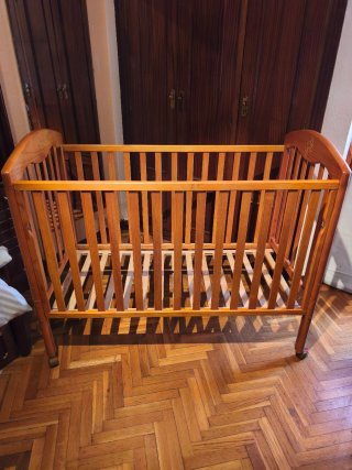 Cuna de madera maciza