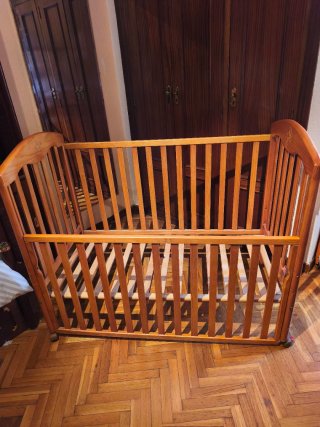 Cuna de madera maciza