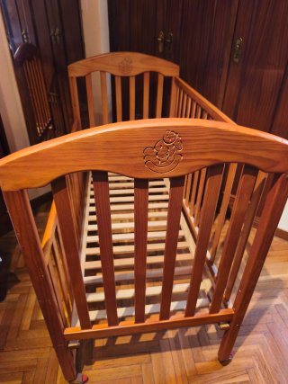 Cuna de madera maciza