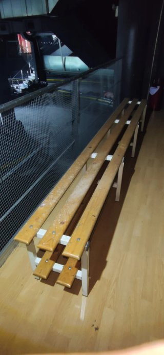 Banco de madera y metal