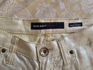 Pantalón Miss Sixty Dorado Talle Bajo