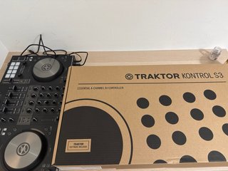 Controladora DJ Native Instruments Traktor S3