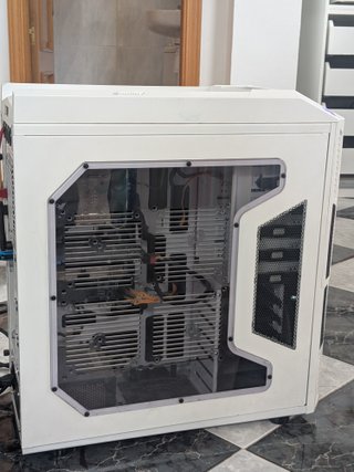 Torre PC Profesional Blanca y Negra