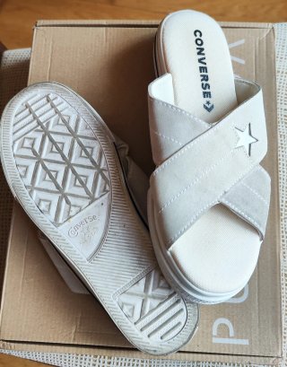 CHANCLAS CONVERSE ONE STAR  Beige y Blancas