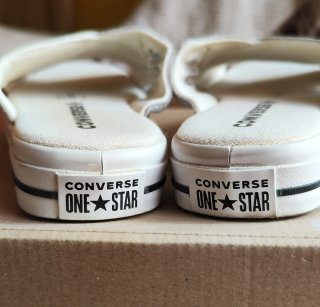 CHANCLAS CONVERSE ONE STAR  Beige y Blancas