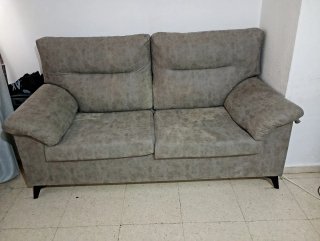 Sofá gris de tela