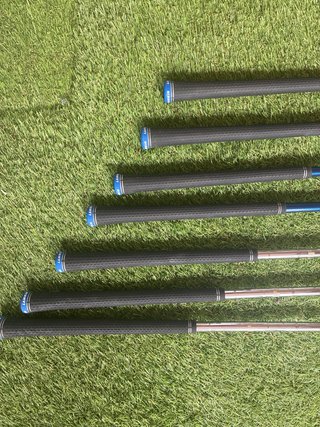 Palos de Golf Qi 2025