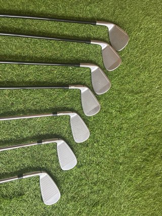 Palos de Golf Qi 2025