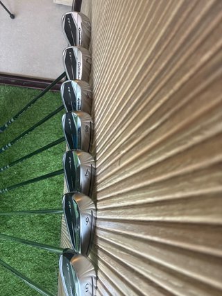 Palos de Golf Qi 2025