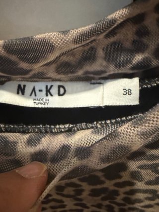 Vestido NA KD animal print  M . alternative , punk
